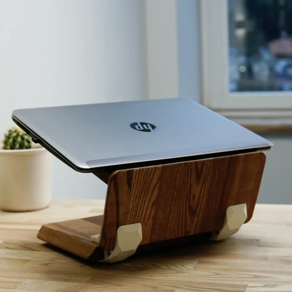 houten laptopstandaard