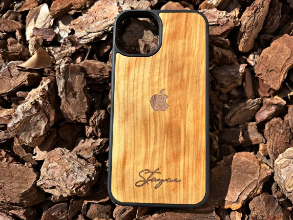 houten-telefoonhoesje graveren - olijfhout